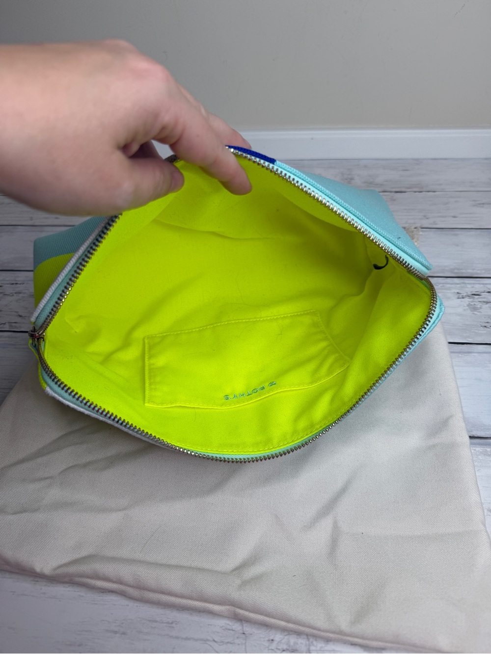 Rothy’s neon aqua prism large vanity travel bag - Picture 2 of 3